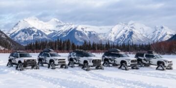 Toyota перетворила п’ять позашляховиків на снігоходи: замість коліс — гусениці