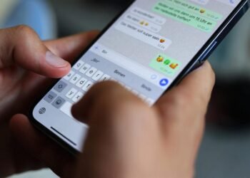 WhatsApp дозволить планувати повідомлення на iPhone: як працюватиме нова функція