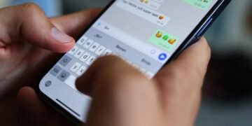 WhatsApp дозволить планувати повідомлення на iPhone: як працюватиме нова функція