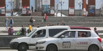 У Києві встановлять стелю цін на таксі під час тривог