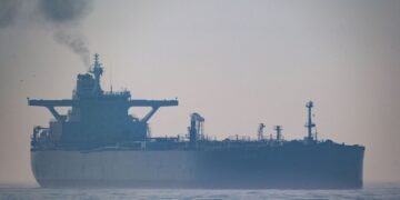 Росія відновлює експорт дизелю двом ключовим покупцям після угоди з Трампом, – Reuters