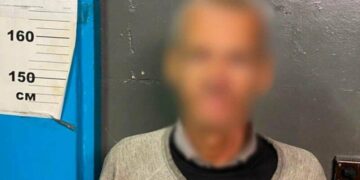 Скористався чужим сном: у Києві затримали крадія телефона в метро