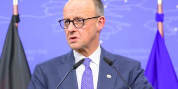 Мерц у Києві закликав Путіна зупинити цю “безглузду війну”