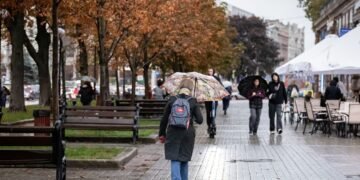 День буде хмарним, подекуди з дощами: яку погоду чекати в Україні 27 жовтня