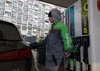 Ціни на АЗС 18 жовтня: скільки коштує бензин, дизель та газ сьогодні
