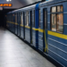 Транспорт зупиняється після обстрілу Києва: обмеження в метро і перекритий міст