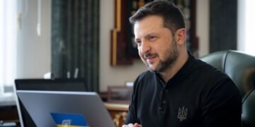 Зеленський відповів посмішкою на запитання про роль “цапа-відбувайла” для Трампа